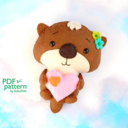Felt otter with baby PDF and SVG se..