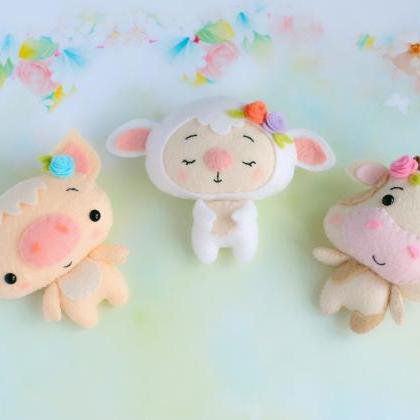 Felt baby pig toy sewing PDF patter..