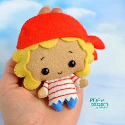 Pirate girl felt toy PDF and SVG pa..