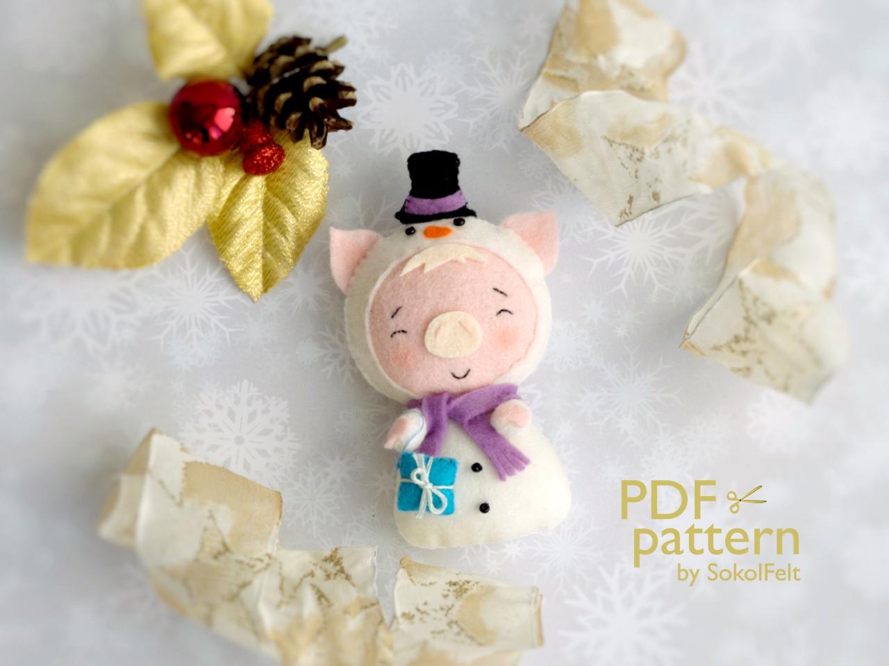 Christmas pig toy sewing PDF Pattern, Felt Christmas piglet in a snowman costume, Baby crib mobile toy