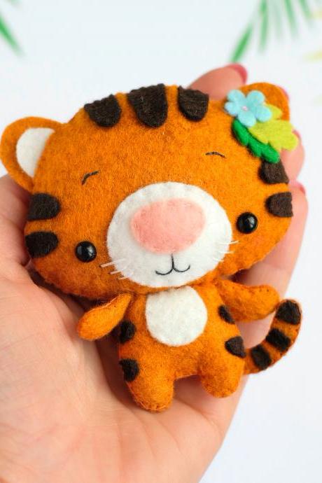 Felt baby tiger toy sewing PDF and SVG pattern, Jungle safari animal, felt baby crib mobile toy