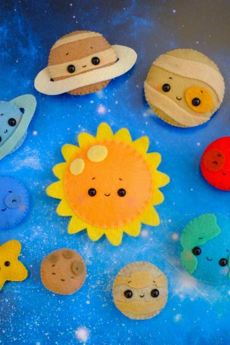Felt Solar system toy PDF and SVG patterns, Sun, Earth, Moon, Mars, Venus, Jupiter, Mercury, Neptune, Space ornaments, baby crib mobile toy